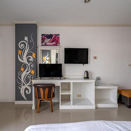Отель Santi White House Patong Экстерьер фото