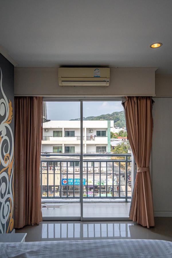 Отель Santi White House Patong Экстерьер фото