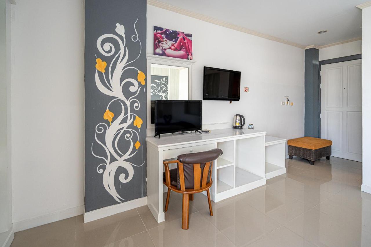 Отель Santi White House Patong Экстерьер фото