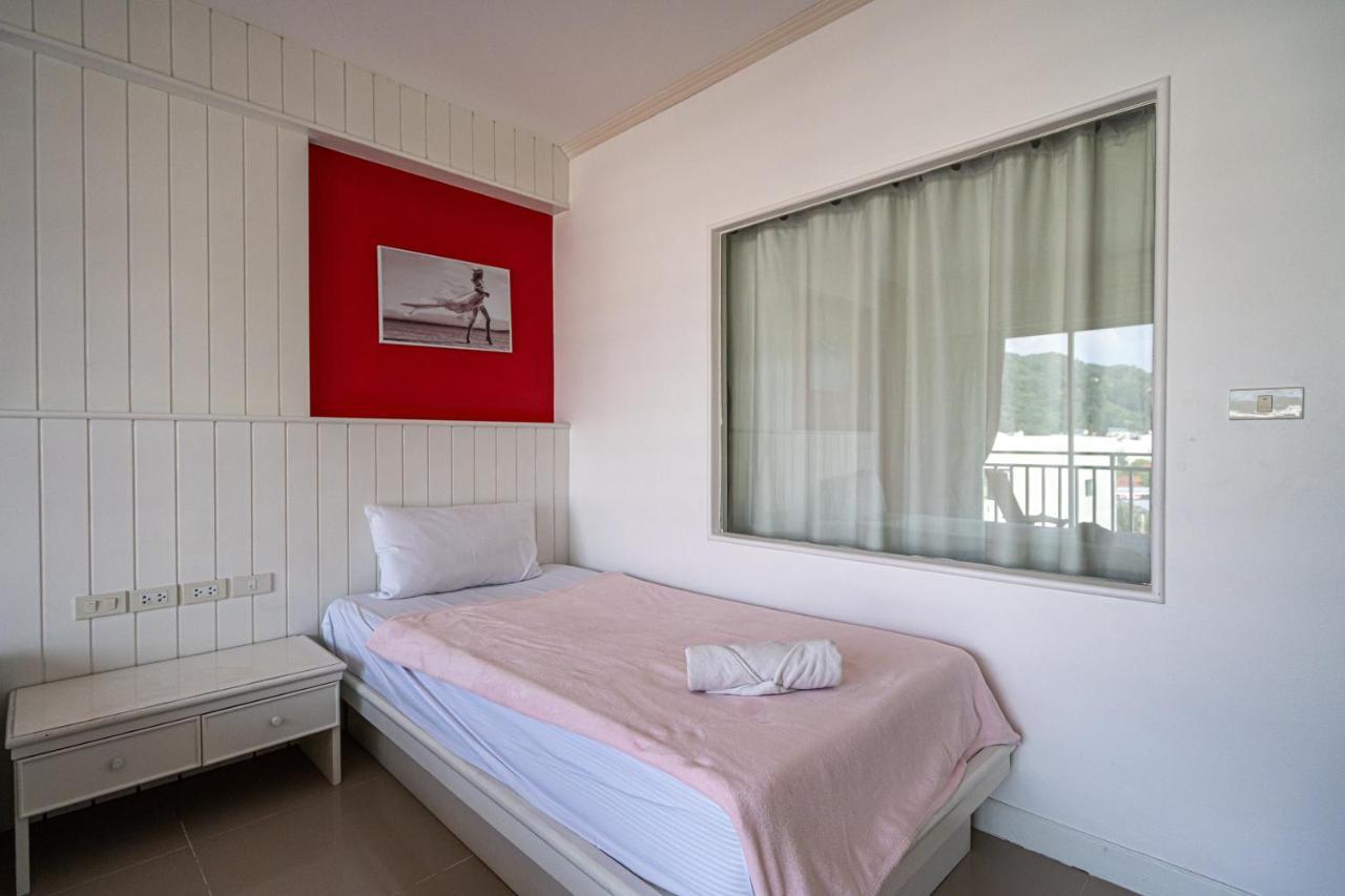 Отель Santi White House Patong Экстерьер фото