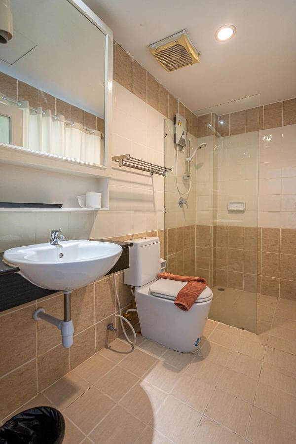 Отель Santi White House Patong Экстерьер фото