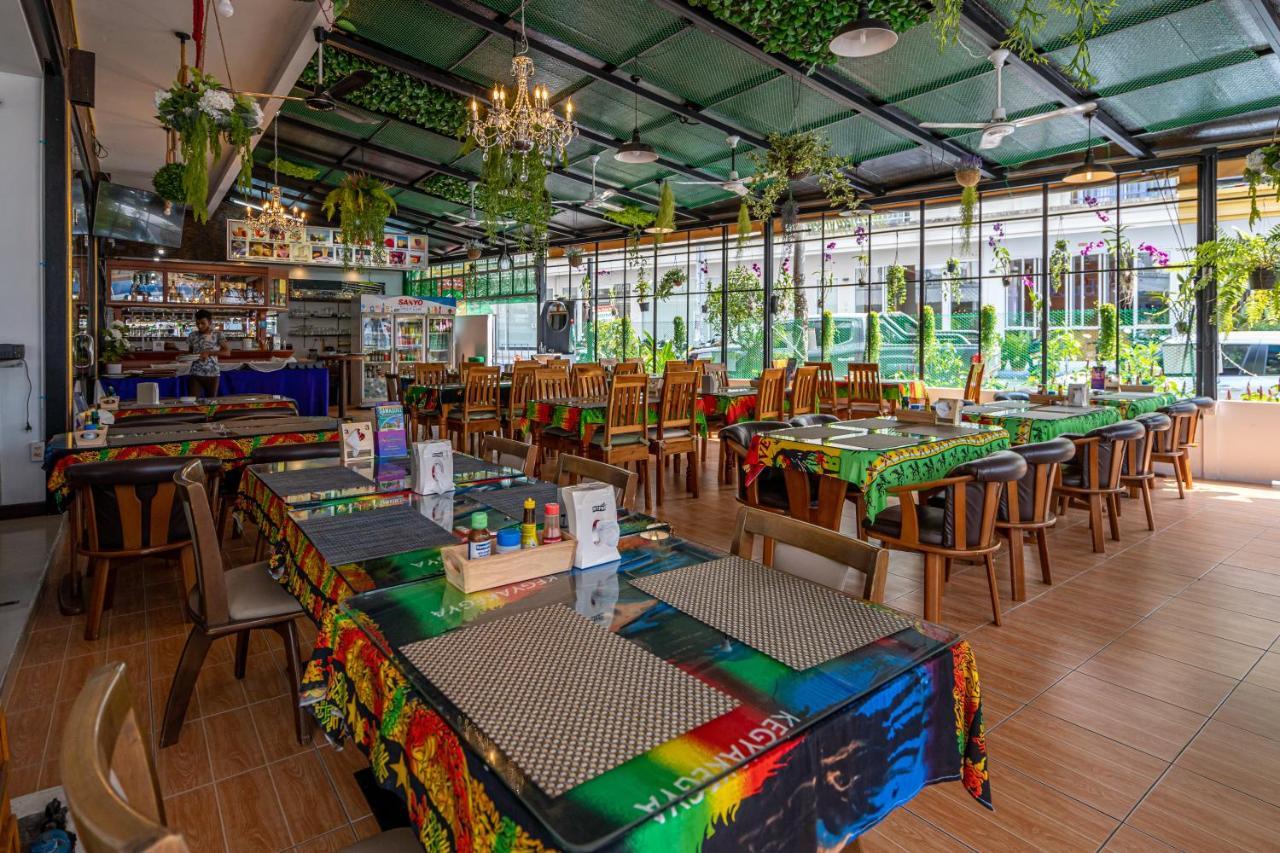 Отель Santi White House Patong Экстерьер фото