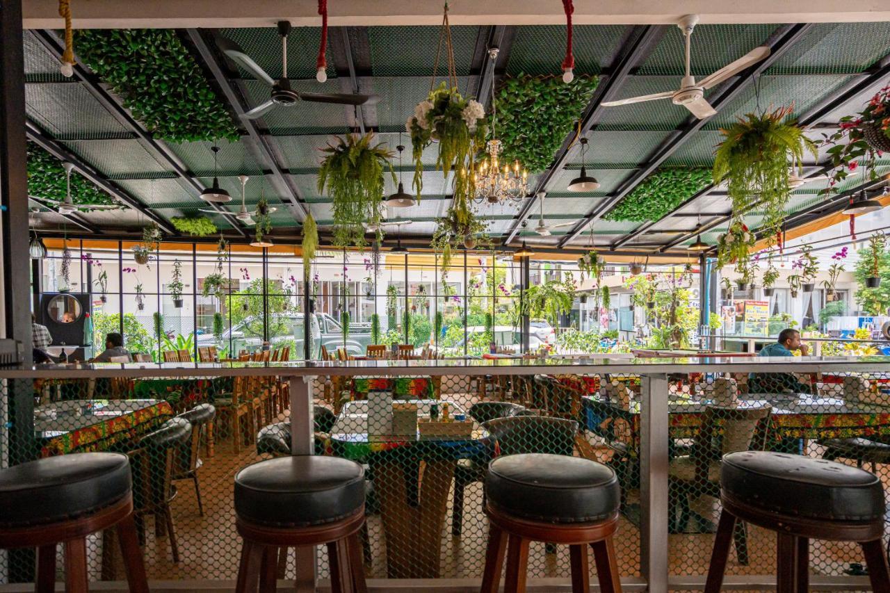 Отель Santi White House Patong Экстерьер фото