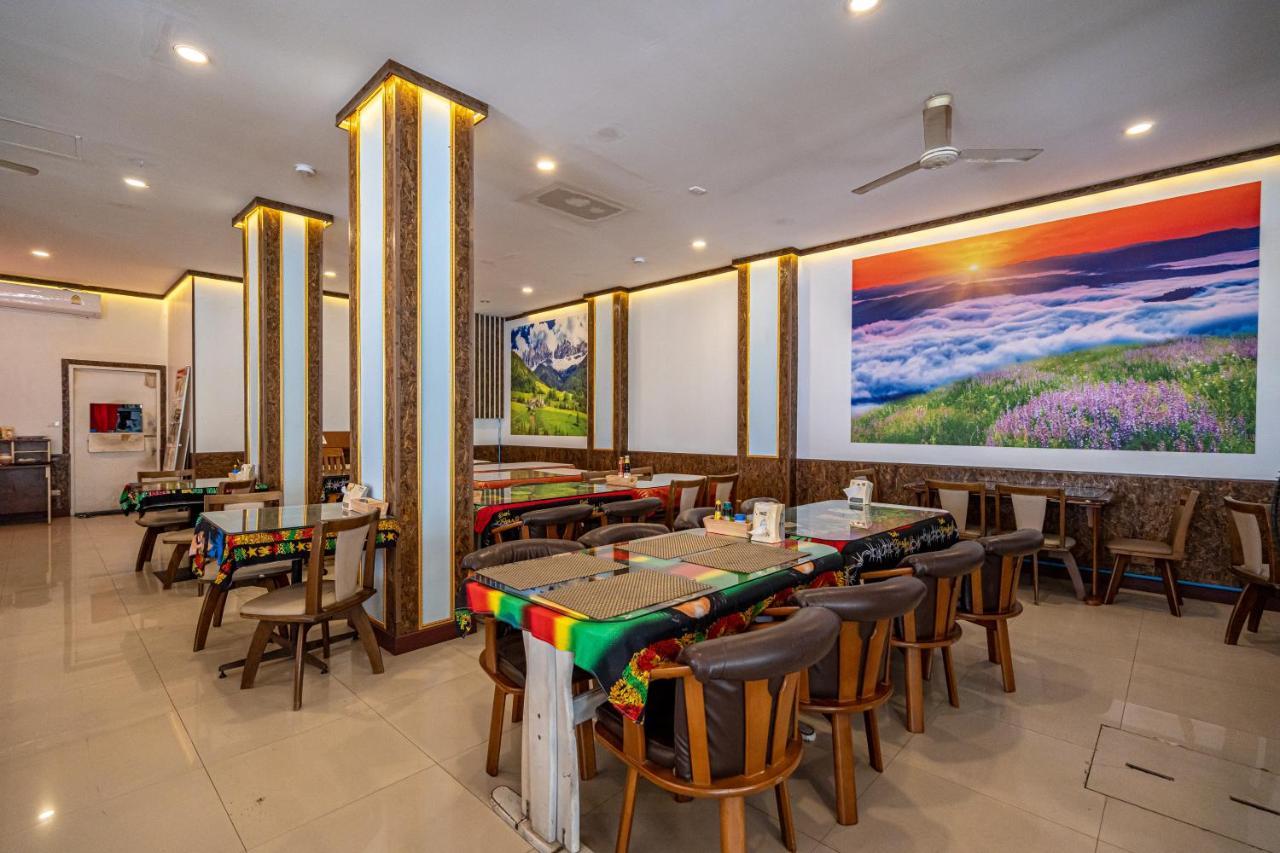 Отель Santi White House Patong Экстерьер фото